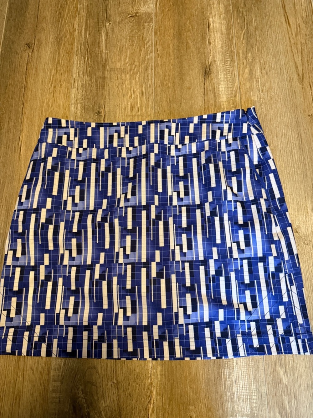 Women’s Cutter & Buck Blue and White Geometric Mini Skirt